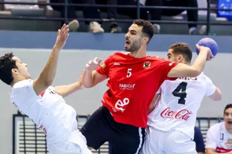 يد الأهلي والزمالك